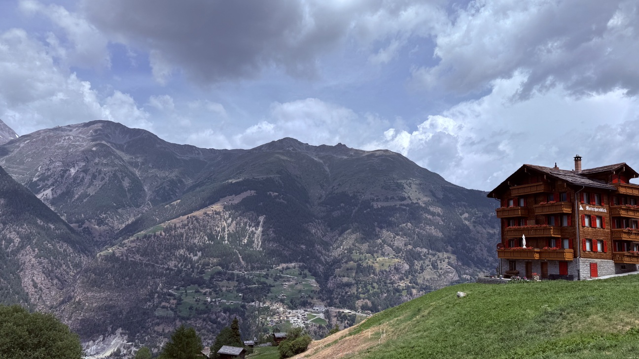 Aussicht von Grächen auf die Berge